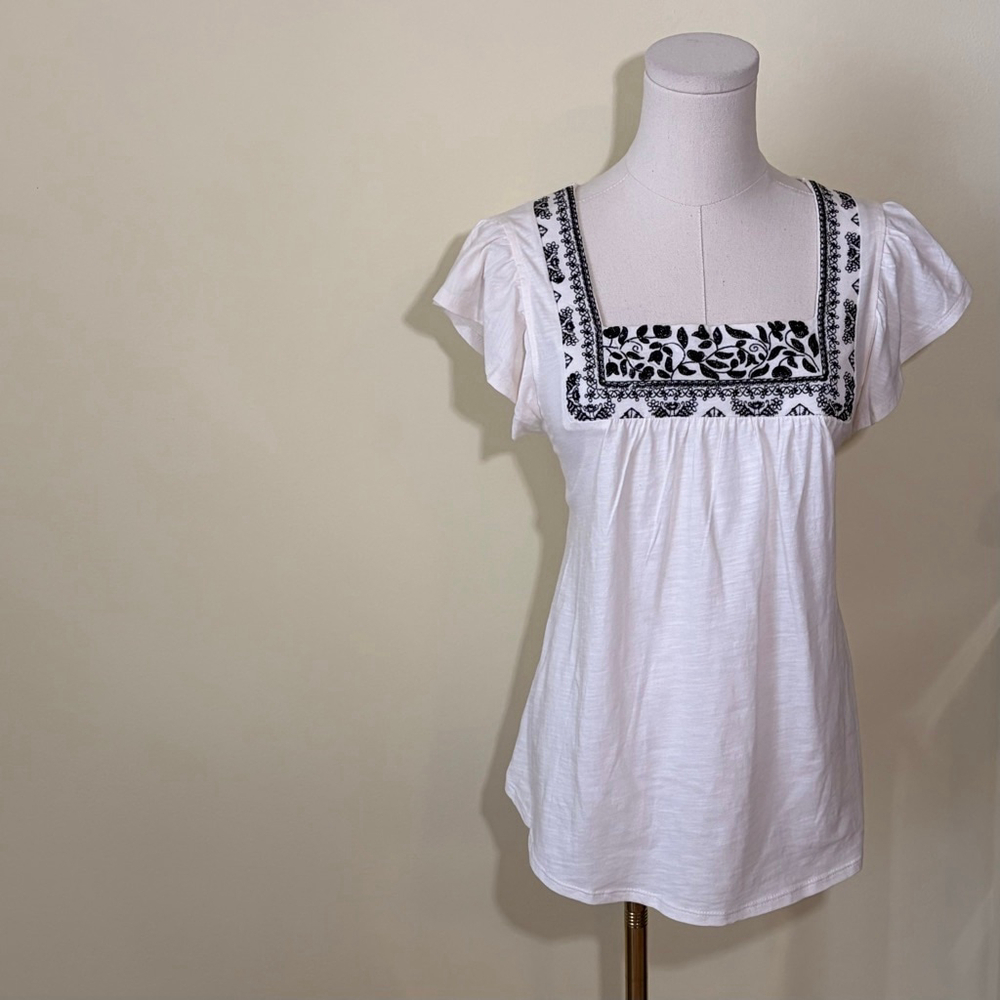 Maurices Women’s White & Black Embroidered Short Flutter Sleeve Tee M
